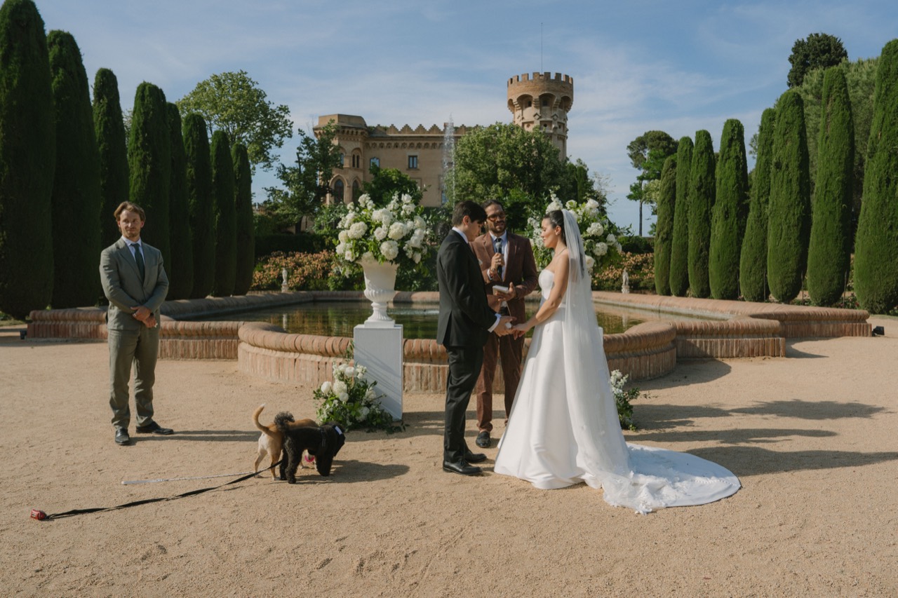 Karim Maida officiating Eda and Santi's outdoor wedding ceremony near Barcelona